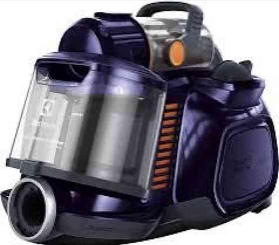 Пылесос безмешковый Electrolux ESPC71DB. Харьков