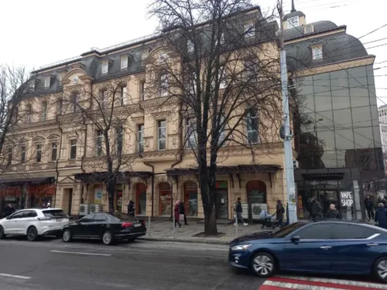 Я арендую офисы в центре города. Барикадна. Офис 3, 2 окна, 3-й этаж, красивый ремонт, красивые офисы (все фотографии правдивые) Праздники на приезд.  Днепр