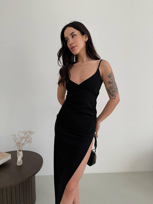 Жіноче чорне силуетне плаття-бюстьє в довжині міді з привабливим розрізом креп дайвінг 46/48 Одеса - фото 1