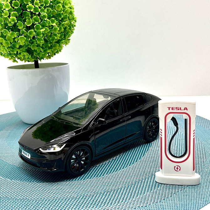 Машина Автосвіт Tesla Model X інерційна відчиняються двері капот багажник 17см Чорний (AP-2004) Чернігів - фото 1