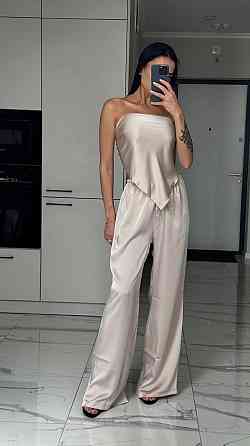 Женский трендовый легкий костюм двойка: топ-бандо и широкие брюки дабл шелк Шампань Одесса