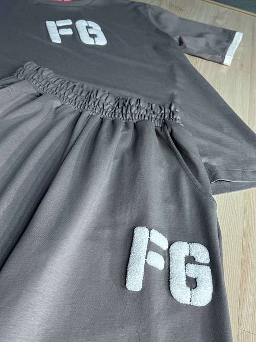 Костюм женский CAPPITONE 101190 оверсайз футболка с нашивкой FG и брюки палаццо на резинке серый, серый, M Киев - изображение 19