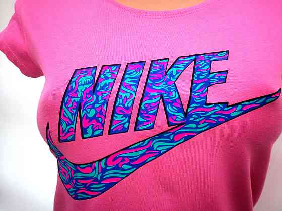 Жіноча спортивна футболка Nike Суми