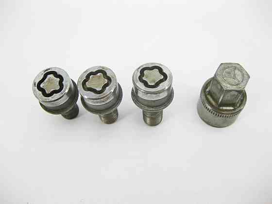 Mercedes-Benz  B66470153 Комплект секретних ступичних болтів M12 x 1.5 x 21 мм C-Class W203 CLK C208 SLK R170 R171 Одесса