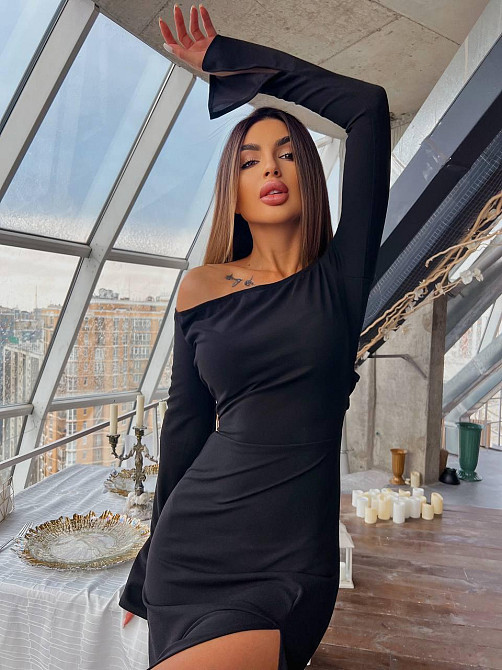 Женское элегантное праздничное платье с разрезом на ножке Одесса - изображение 9