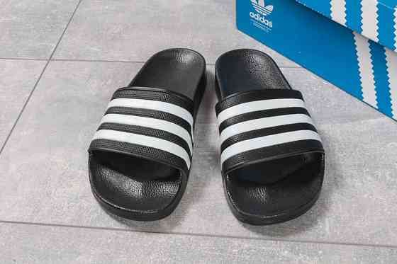 Женские спортивные тапочки Adidas черные с белым Киев