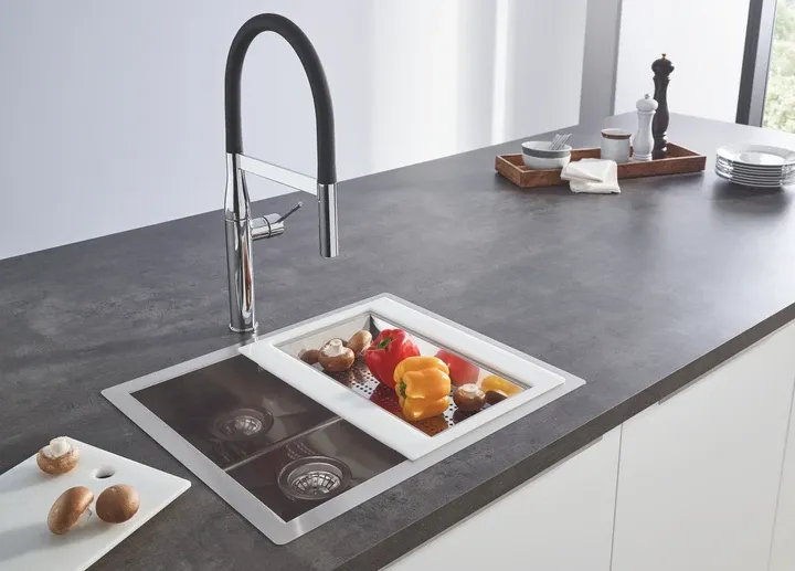 Змішувач для кухні з гнучким виливом Grohe Essence New 30294000 хром/чорний Київ - фото 7