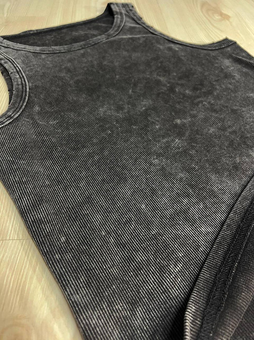 Майка жіноча A-N 2733 варена тай-дай у рубчик з порізаними швами, чорний, one size Київ - фото 9