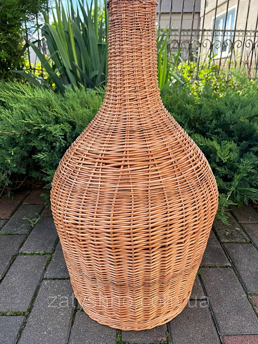 Люстра плетеная высокая в кафе Киев - изображение 3