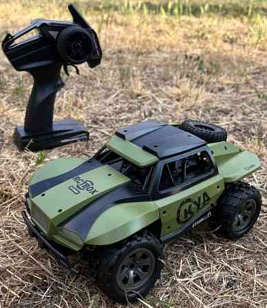 Машинка на пульту на радіокеруванні 1:18  2акумулятора в комплекті. Харків
