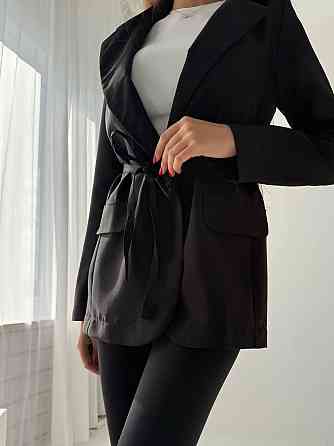 Жіночий приталений піджак без підкладки з підплічниками костюмка Чорний Одеса