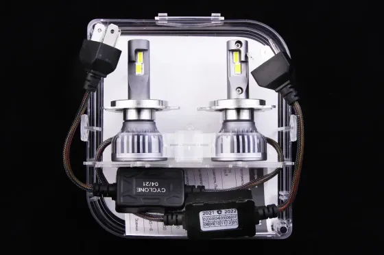 Лампа диодная   H4  12В 10000лм/5500К/50Вт/CSP3570 Cyclone с кулером Винница
