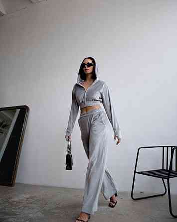 Жіночий повсякденний велюровий костюм-двійка із широкими штанами та укороченою кофтою плюшевий велюр Сірий, 46/48 Одеса