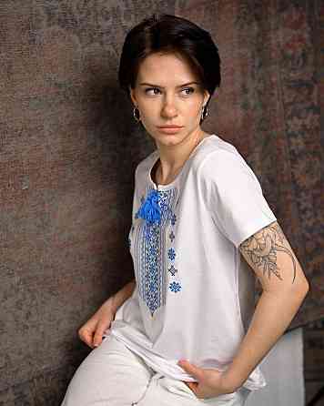 Женская футболка вышиванка  бело-синяя ПП7434 Одесса