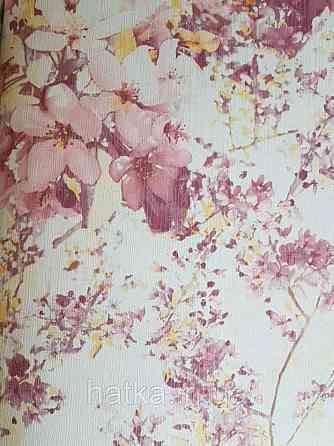 Вінілові шпалери на флізелін AS creation Attractive квіти яскраві рожеві з жовтою на білому Київ