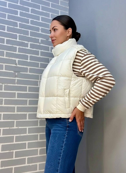 Жилетка женская Lady Yep 9039 стеганная короткая вставка из экокожи молочная, молочний, 42 Киев - изображение 18