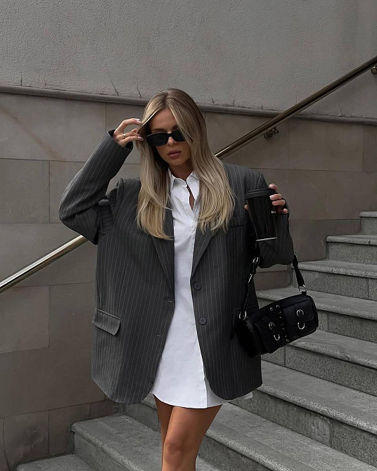 Женский классический пиджак свободного кроя в полоску костюмка Одесса - изображение 7