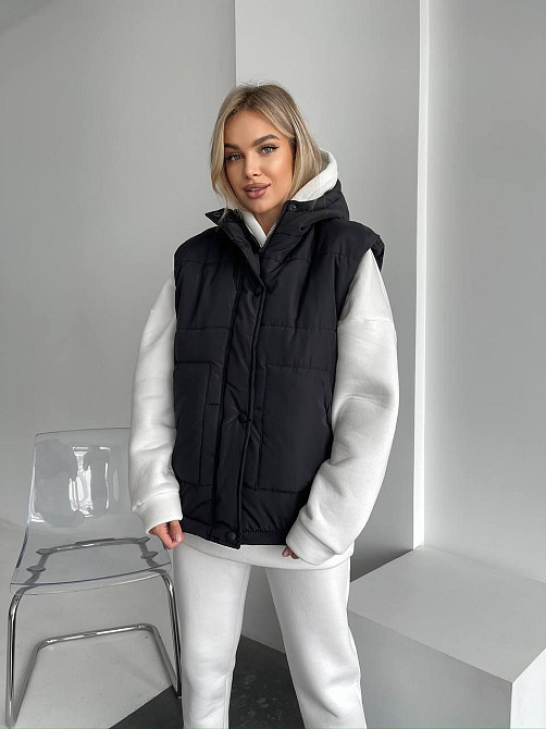 Жіночий теплий жилет з капюшоном плащівка еммі на синтепоні Чорний, 46/48 Одеса - фото 1