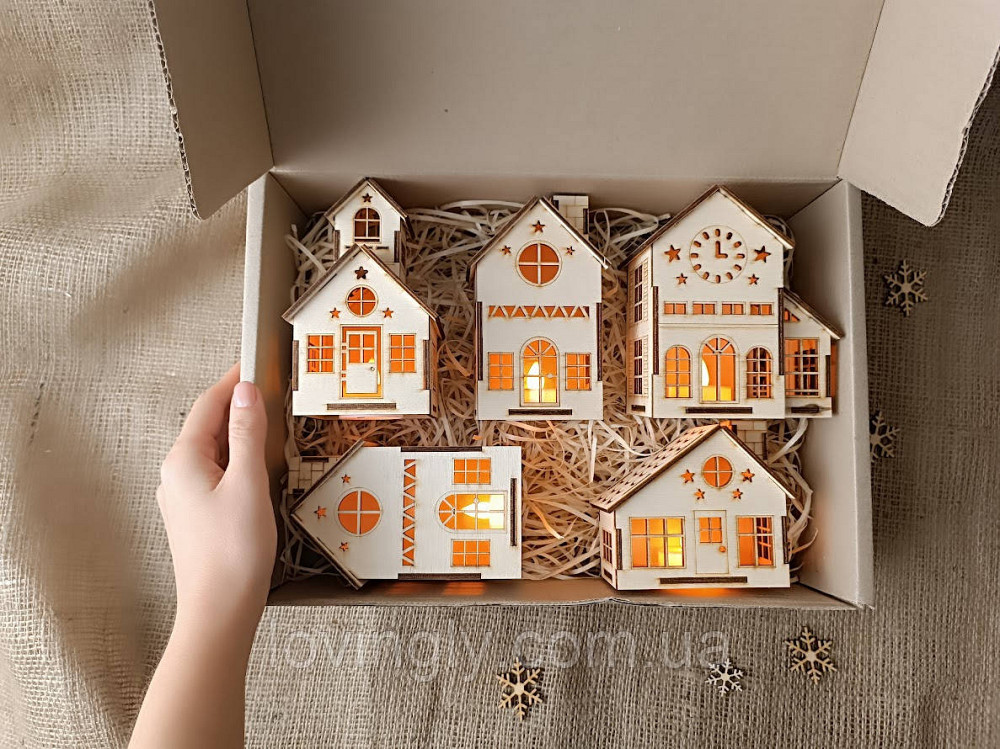 Новогодняя инсталляция “Сказочный городок” пять деревянных домиков с подсветкой Ирпень - изображение 5