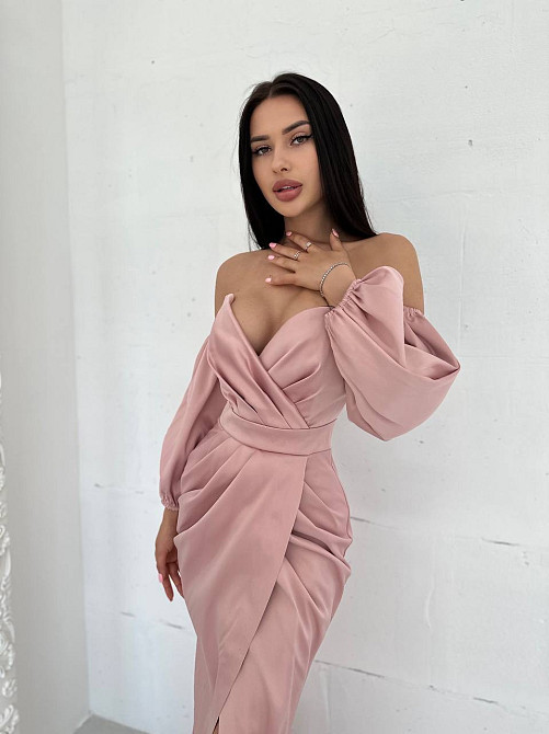 Женское роскошное вечернее платье со шлейфом и съемными рукавами из королевского атласа Пудровый, S Одесса - изображение 9