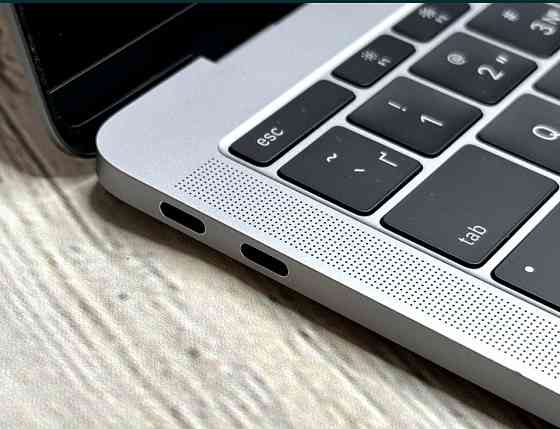 Ноутбук: MacBook Pro 13 (2017) ( Space Gray , 8/256Gb.A1708) USA. Київ