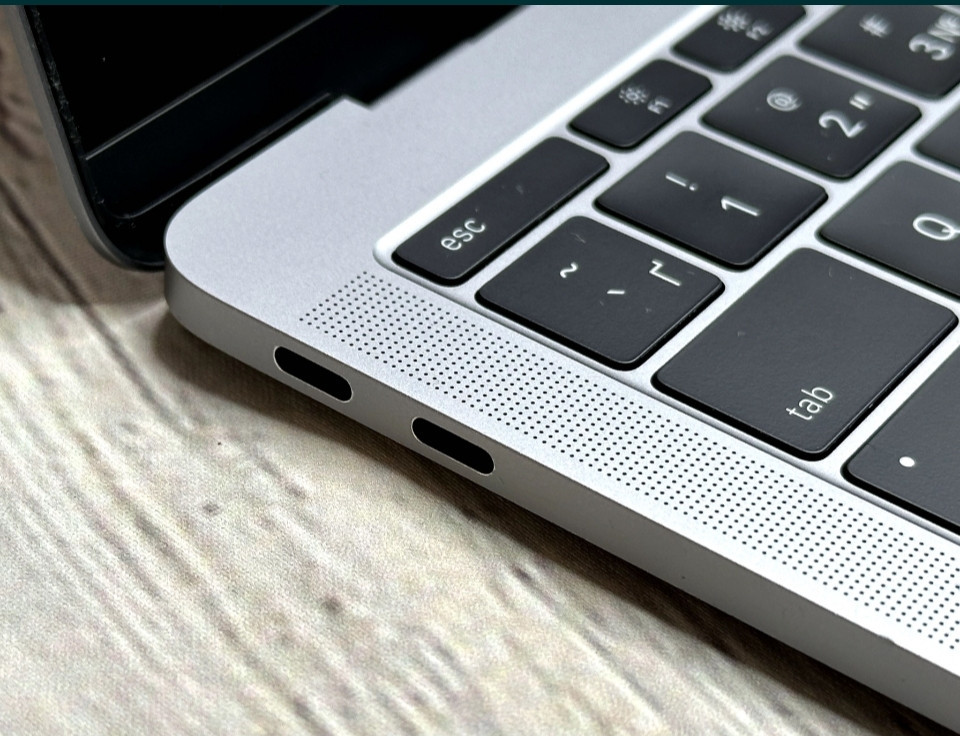 Ноутбук: MacBook Pro 13 (2017) ( Space Gray , 8/256Gb.A1708) USA. Київ - фото 3