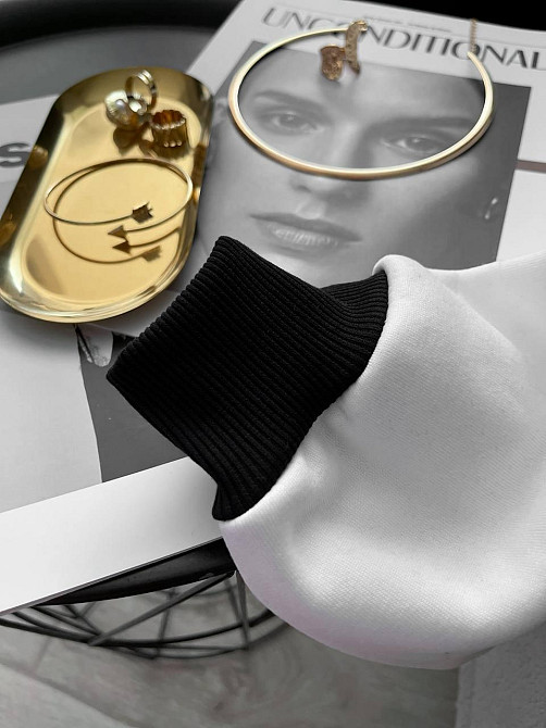 Женский теплый укороченный оверсайз бомбер на кнопках трехнитка на флисе Одесса - изображение 2