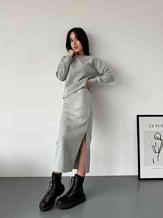 Женский стильный теплый костюм двойка с разрезом сбоку Серый, 50/52 Одесса