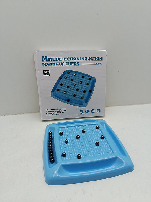 Настільна гра з магнітними кульками 