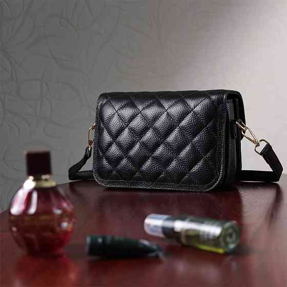 Модна жіноча сумка з оригінальною клямкою з натуральної шкіри Vintage 22671 Чорна Київ