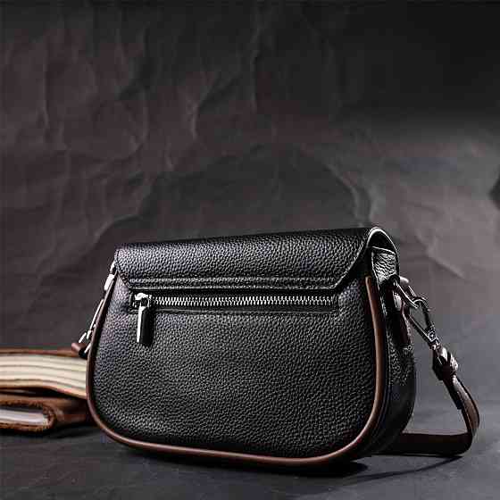 Шкіряна напівкругла сумка з цікавим магнітом-заскочкою для жінок Vintage 22441 Чорна Київ