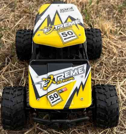 Машинка на пульту на радіокеруванні 1:18 2акумулятора в комплекті. Харків