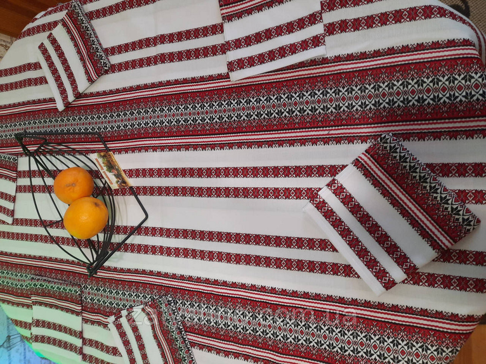 Червона скатертина машинна вишивка з серветками Київ - фото 7