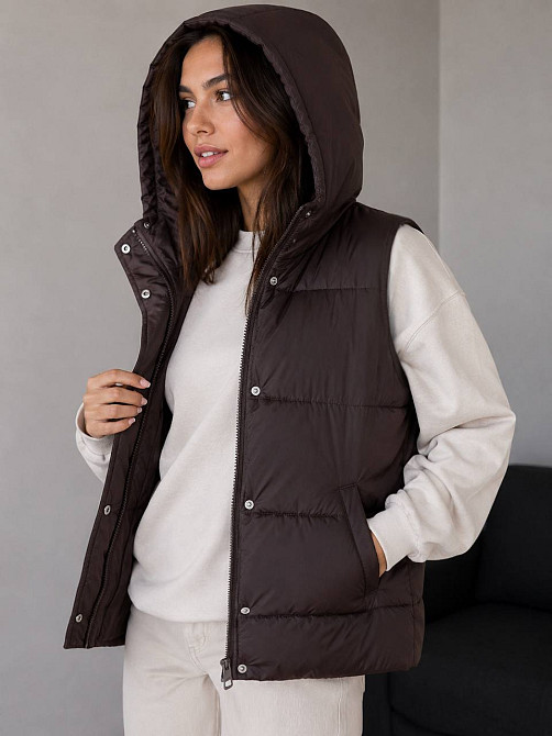 Жилетка женская Lady Yep 7015-2 с капюшоном средняя длина коричневая, коричневый, 44 Киев - изображение 3