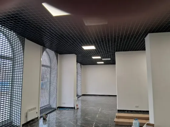 Магазин\ помещение в центре города. Красная линия с отдельным входом, большие витринные окна. Днепр