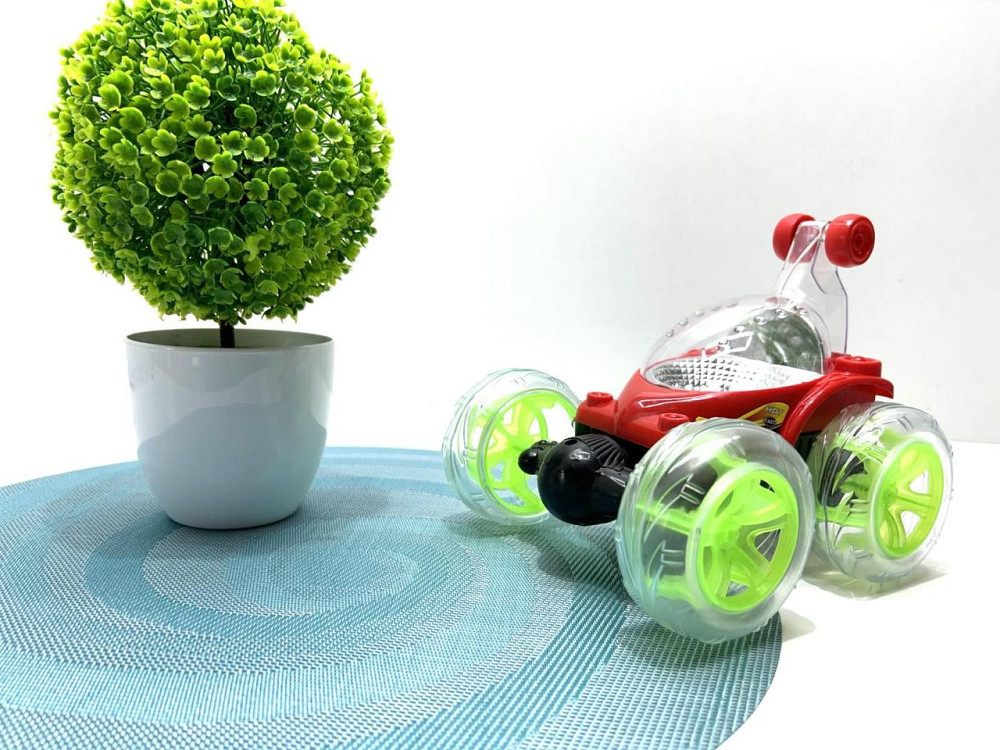 Машина Перевертень трюкова радіокерована зі колесами, що світяться, 18 см Червона (3048) Чернігів - фото 1