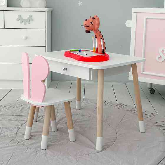 Рожевий стіл і стілець для дівчачої кімнати Київ