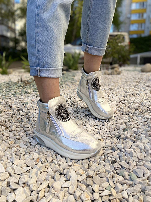 Жіночі черевики VEAGIA срібні еко-шкіра з напиленням висота 12см стелька 36р.-23см 37р.-23,5см Коломия - фото 3