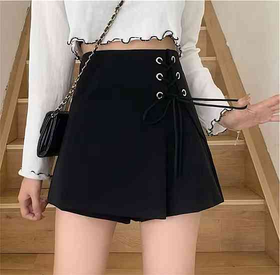 Жіноча міні спідниця-шорти з асиметричним кроєм і боковою шнурівкою костюмка Одеса