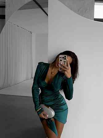 Жіноче привабливе мініплаття з драпіруванням із королівського атласу. Смарагдовий, 42/44 Одеса