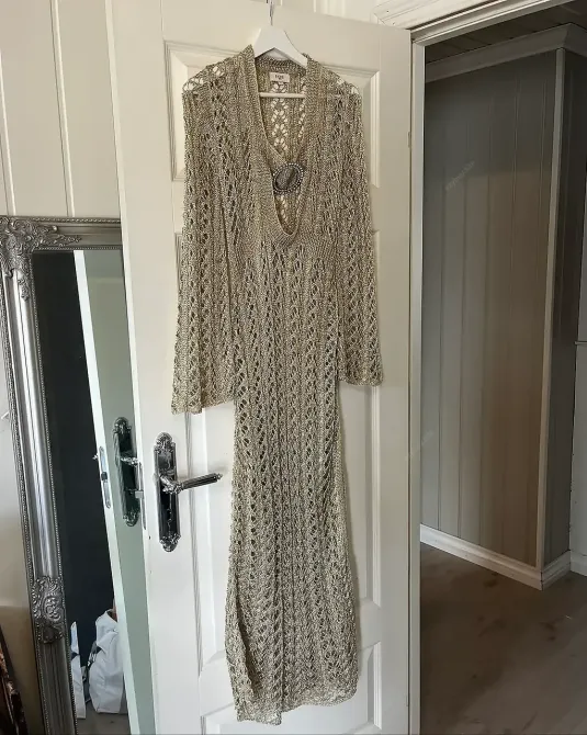 Сукня-накидка пляжна бежева золотиста напівпрозора поверх купальника або сукні, з розрізом, приталена, рукави кльош, брендова М Київ - фото 7