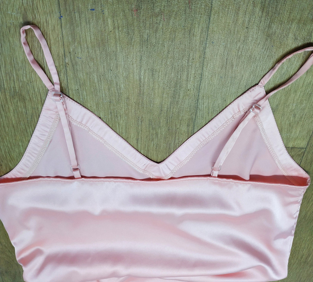 Женская ночная рубашка атласная на регулируемых бретельках Пудровый XS Харьков - изображение 2