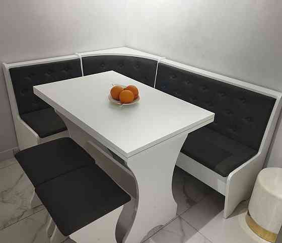 Уголок на кухню со столом и табуретами (правый/левый) 154х114 см Семейный - комплект Белый Львов