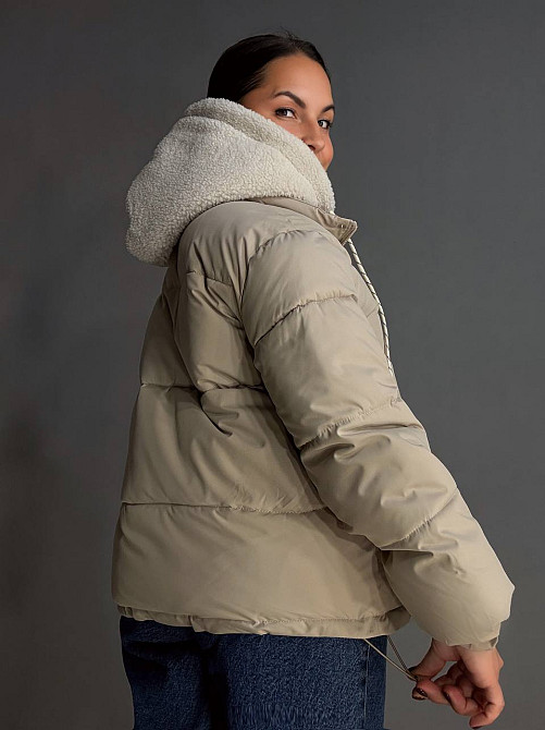 Куртка женская Lady Yep 8096 оверсайз с капюшоном и мехом тедди капучино, капучино, 46 Киев - изображение 8