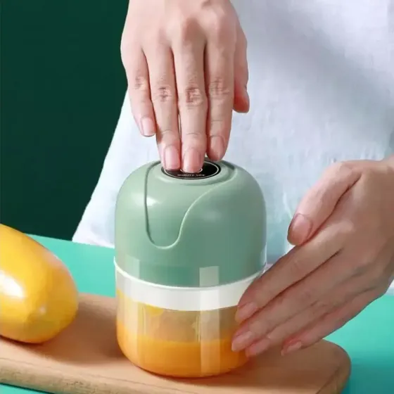 Аккумуляторный мини измельчитель для продуктов 250мл, с USB / Кухонный мини блендер для овощей Коломия