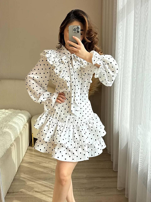 Жіноча стильна мінісукня з принтом у горошок атлас Білий Одеса - фото 2