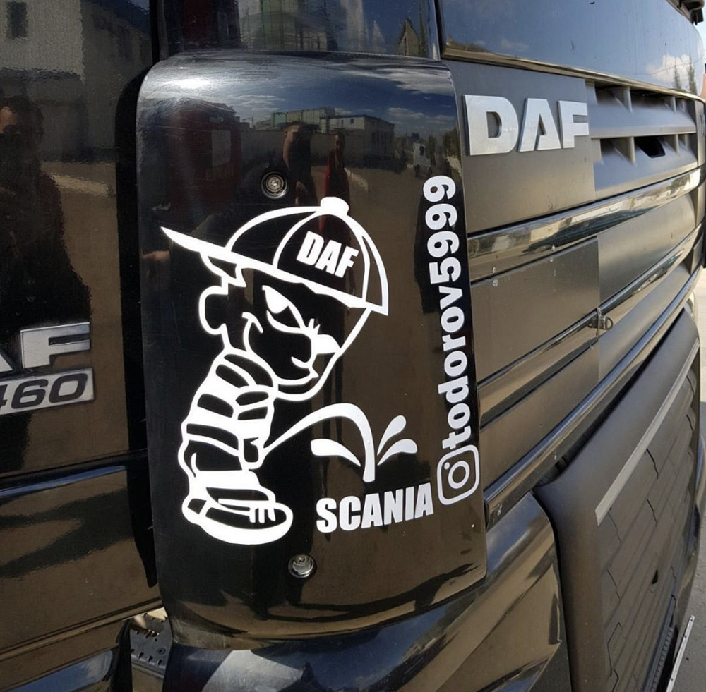 Виниловая наклейка на авто и любую поверхность в Любых размерах - Писающий мальчик Черновцы - изображение 1