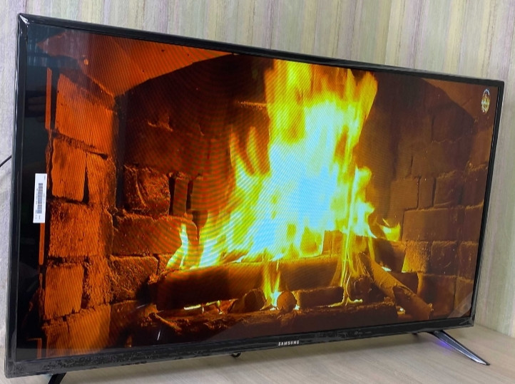 Телевизор: Тонкий! Samsung Smart TV 42