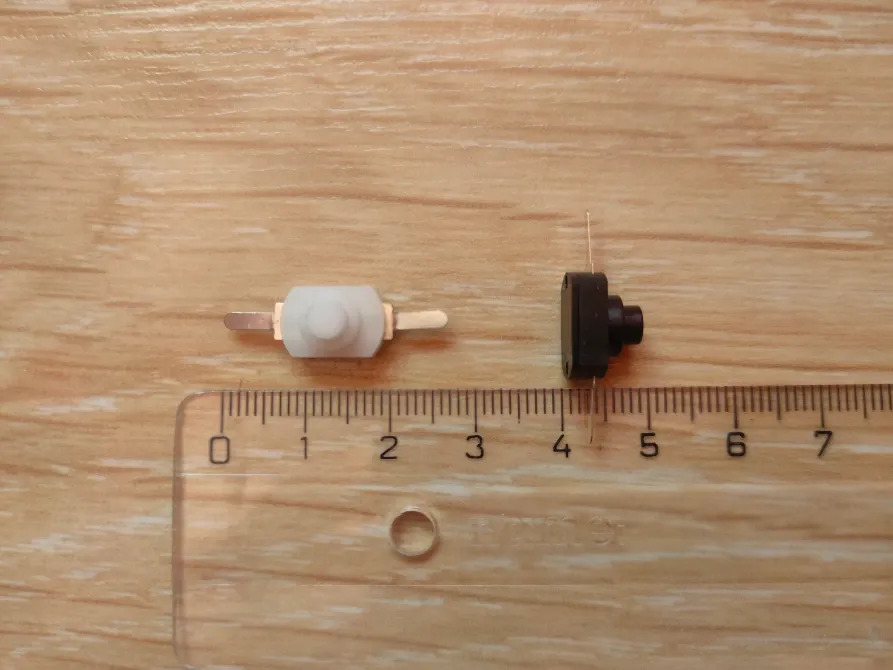 Кнопка маленька з фіксацією для ліхтариків Київ - фото 4