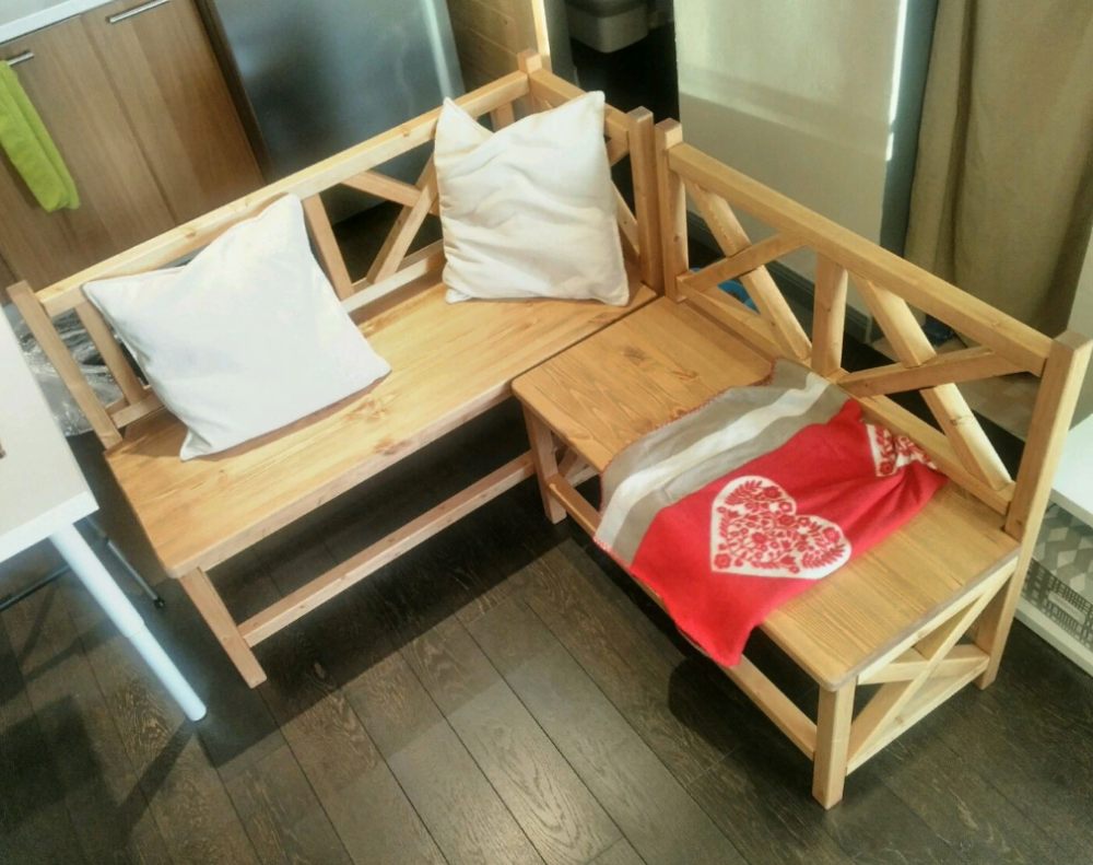 Угловая кухонная скамейка 